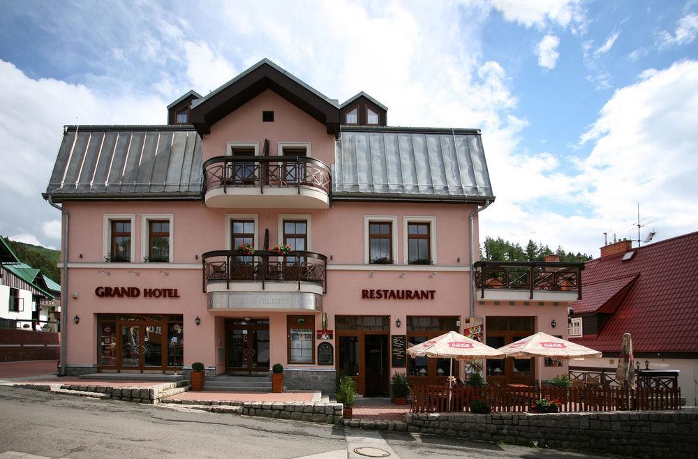 Wellness Hotel Grand Špindlerŭv Mlýn Exterior foto